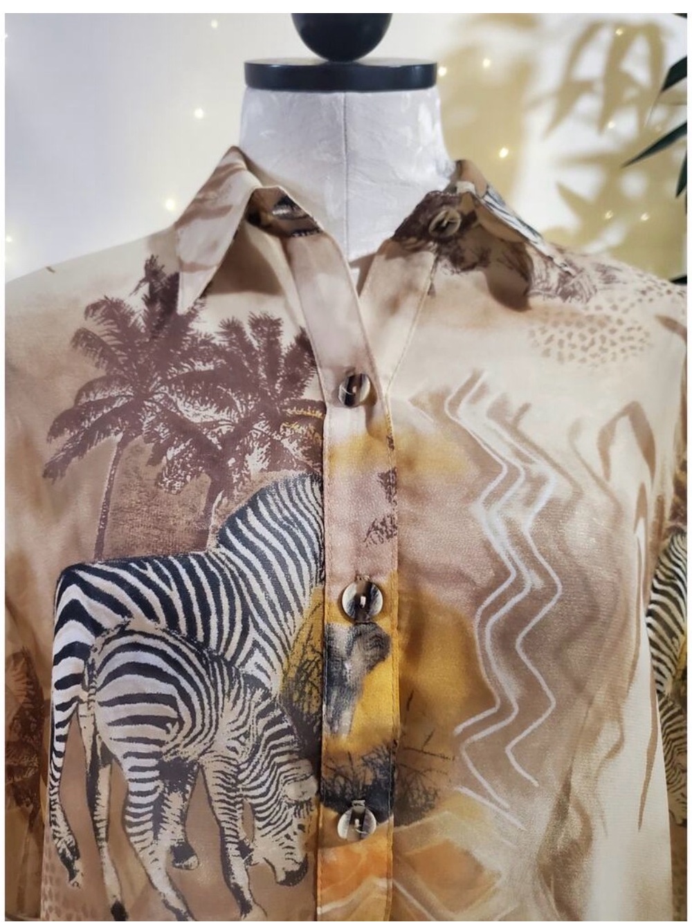 Vintage 80’s Women’s Beige Suns Sets Safari Print Button-Up Blouse - Picture 6 of 10